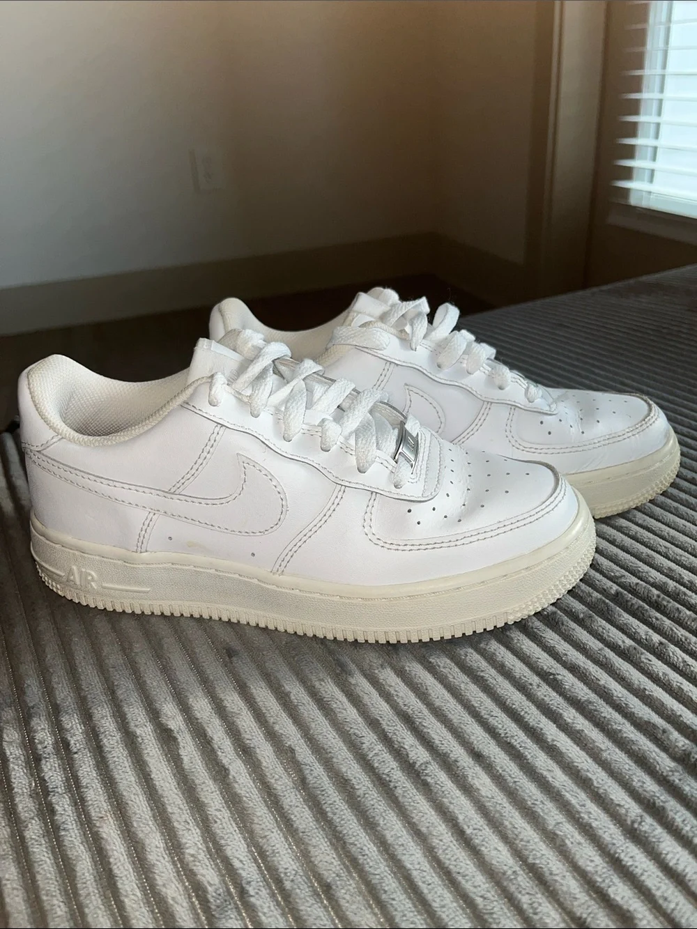Nike White Air Force ones 1’s sz youth 4